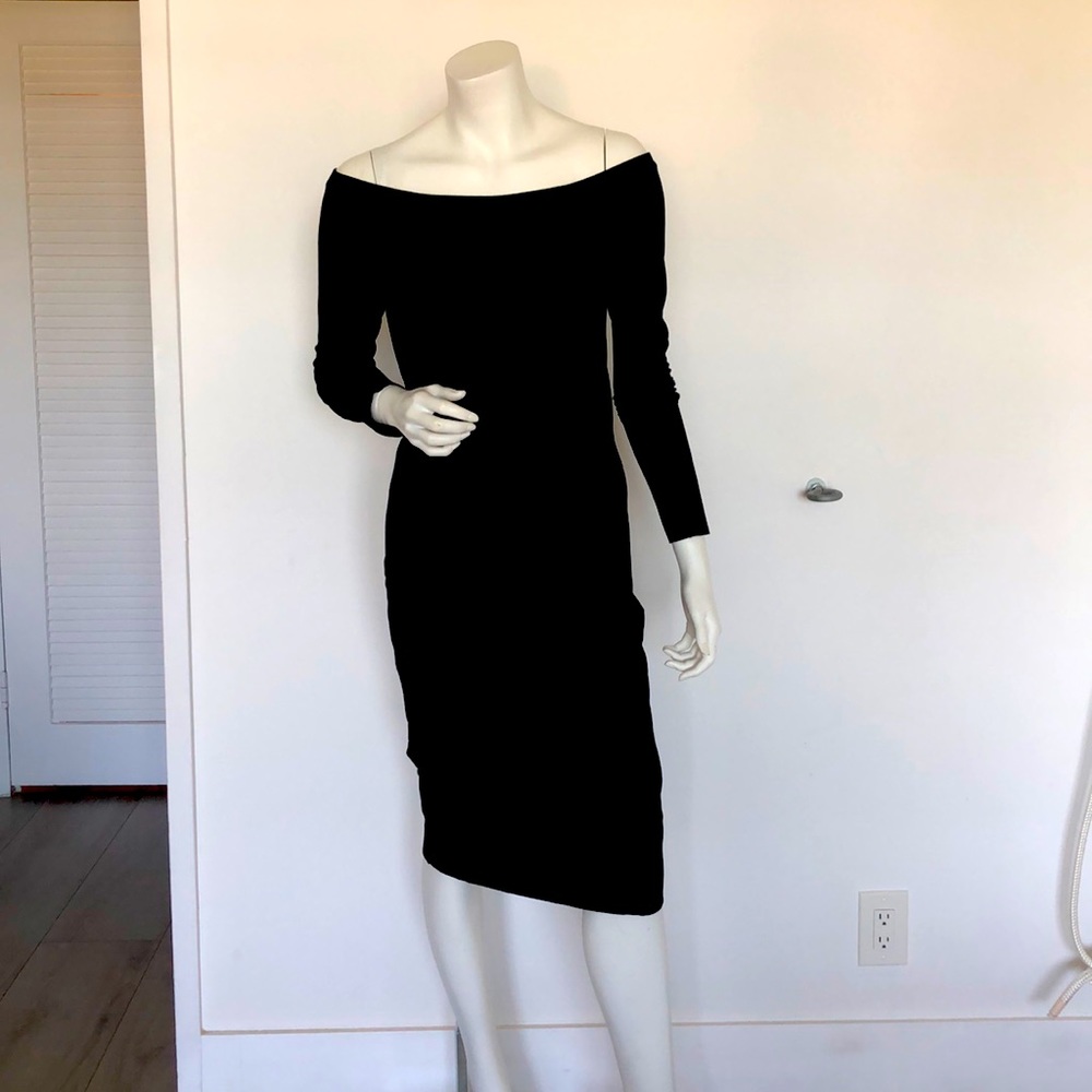 Black dress open shoulder, modal stretch tight on the body size M
